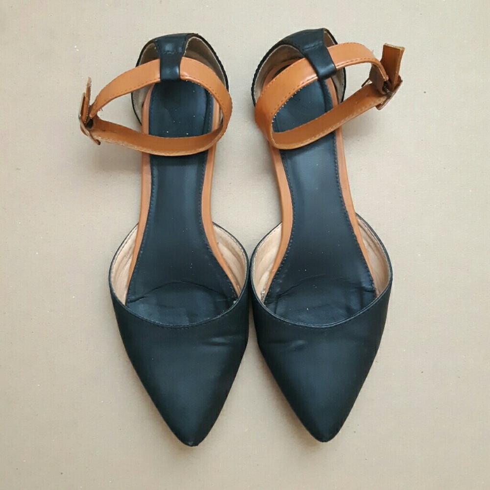 Pointed toe flats